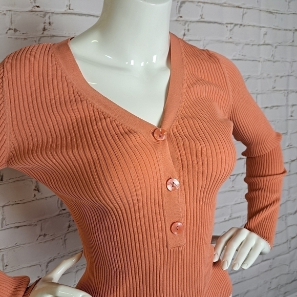 LEITH Ribbed Sweater - Picture 2 of 9